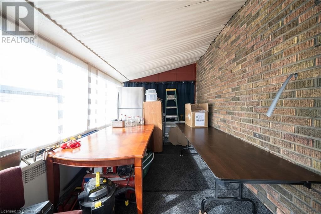 755 COLBORNE STREET EAST Image 9