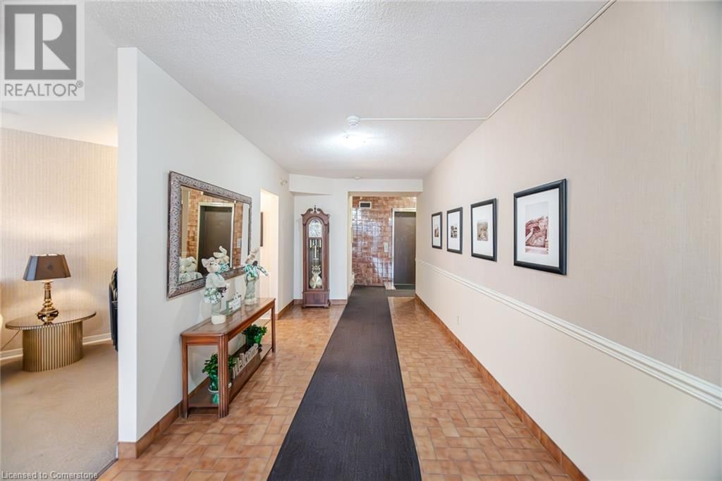 201 - 166 MOUNTAIN PARK AVENUE Image 3