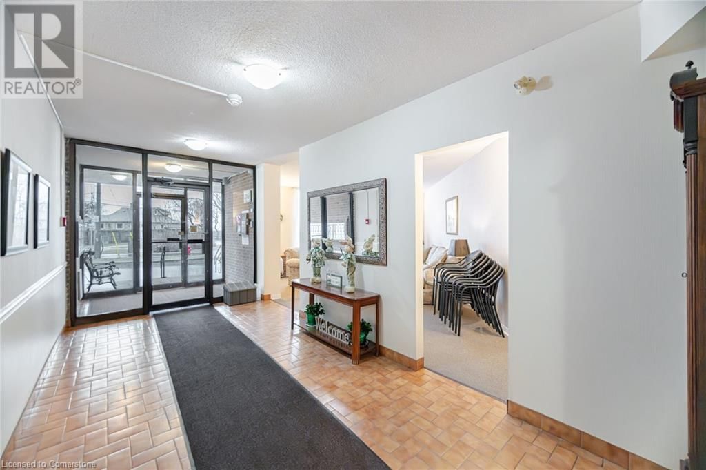 201 - 166 MOUNTAIN PARK AVENUE Image 4