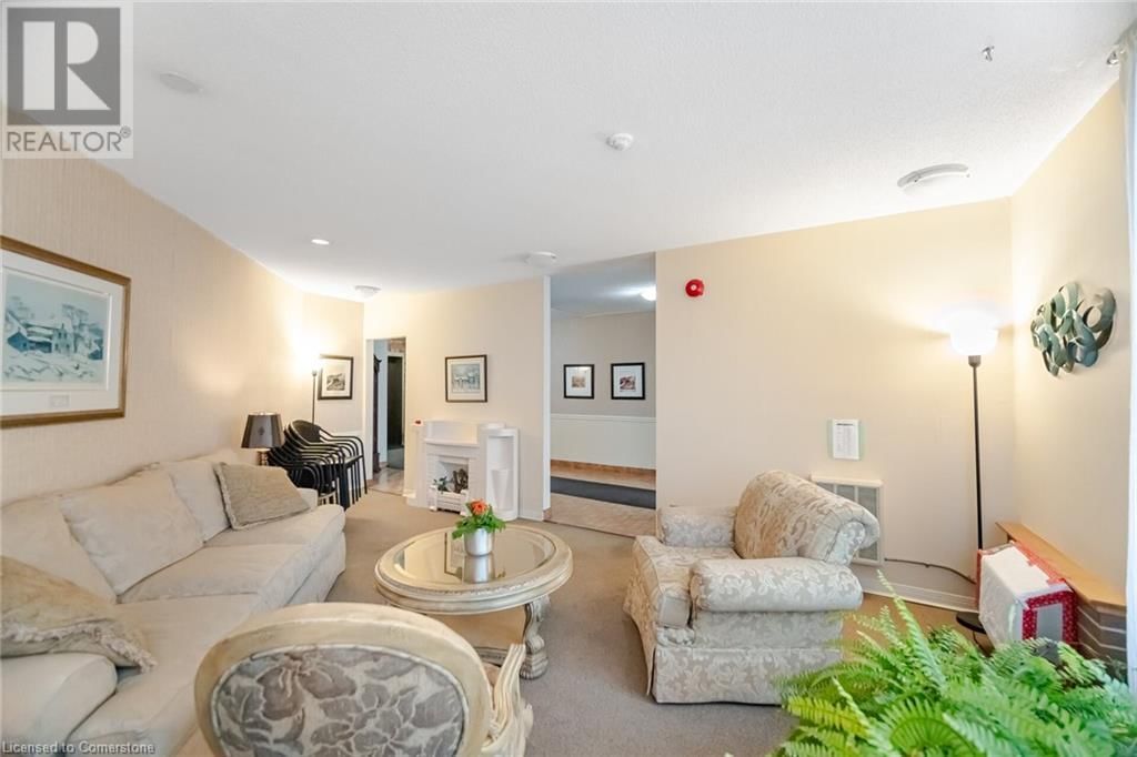 201 - 166 MOUNTAIN PARK AVENUE Image 5