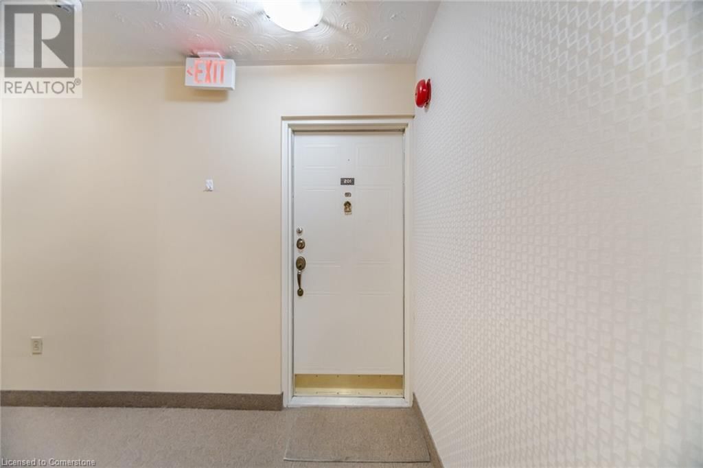 201 - 166 MOUNTAIN PARK AVENUE Image 8