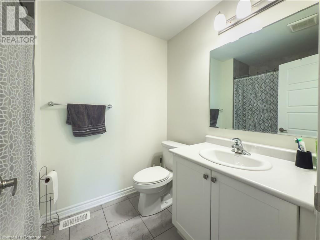 888 SUMAC CRESCENT Image 16
