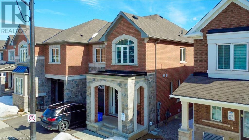 888 SUMAC CRESCENT Image 2