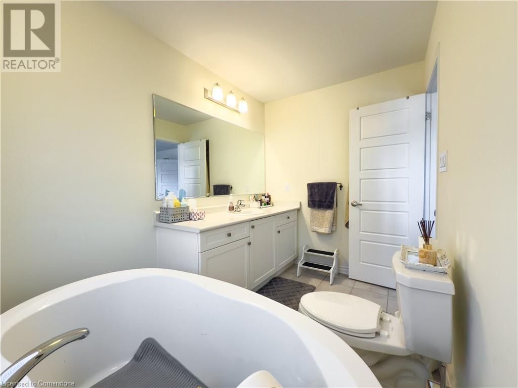 888 SUMAC CRESCENT Image 22