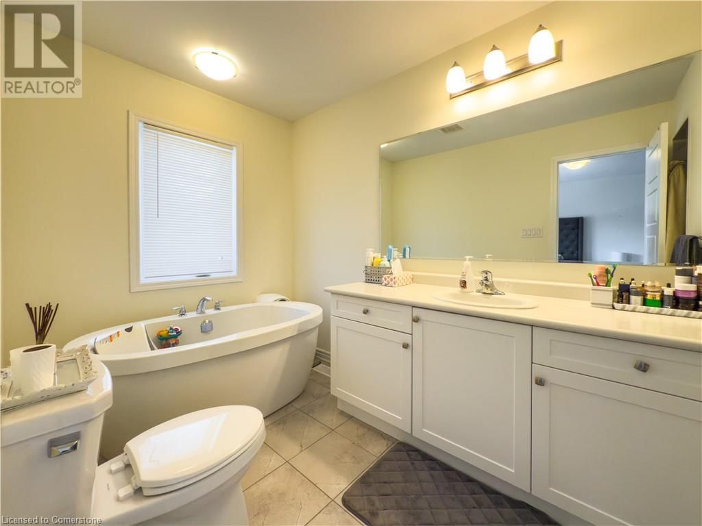888 SUMAC CRESCENT Image 23