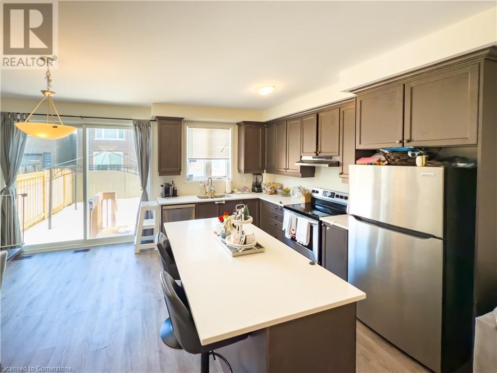 888 SUMAC CRESCENT Image 4