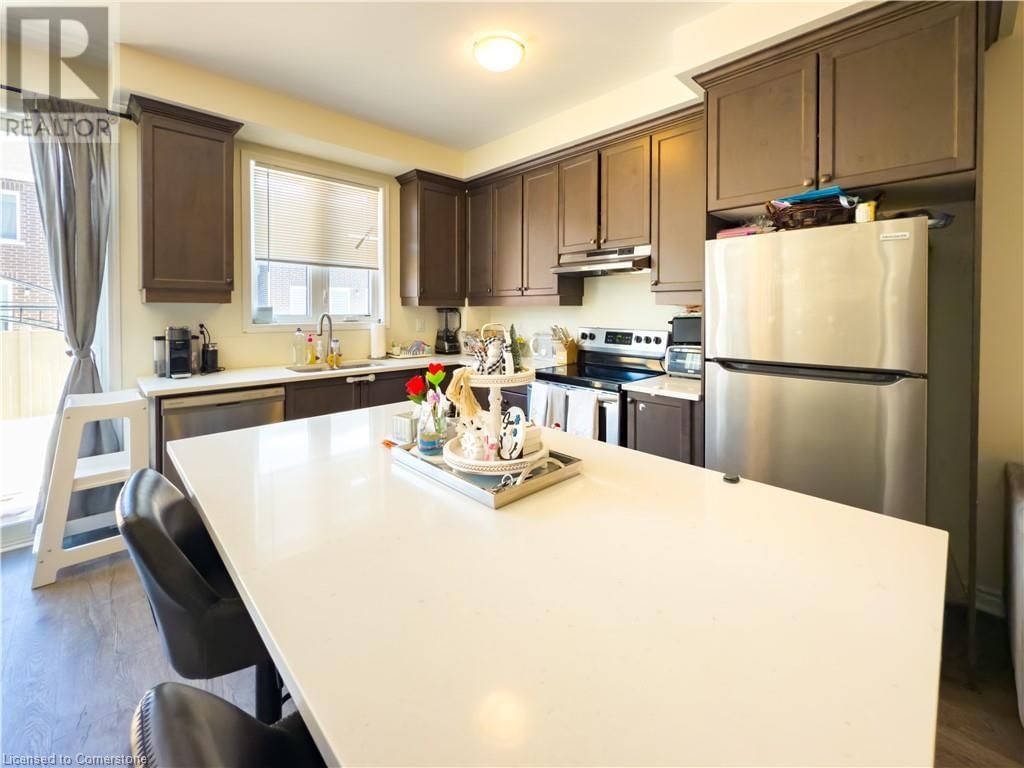 888 SUMAC CRESCENT Image 6