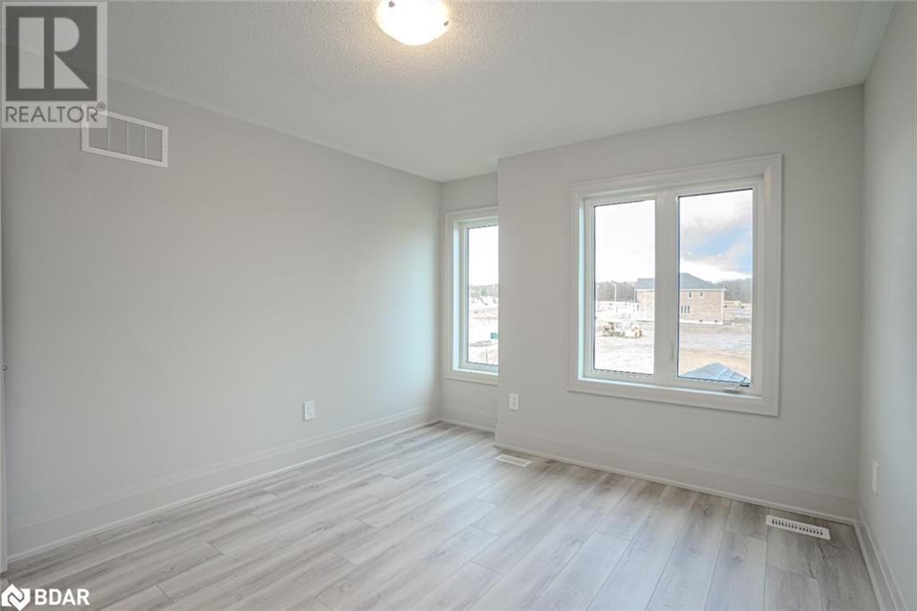 9 AMSTERDAM DRIVE Image 12