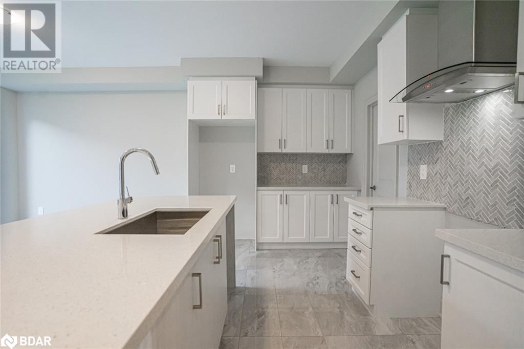 9 AMSTERDAM DRIVE Image 4