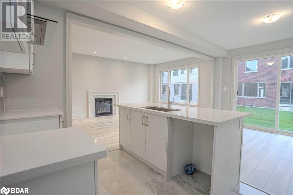 9 AMSTERDAM DRIVE Image 5