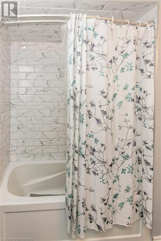 33 - 130 KINGSWOOD DRIVE Image 30