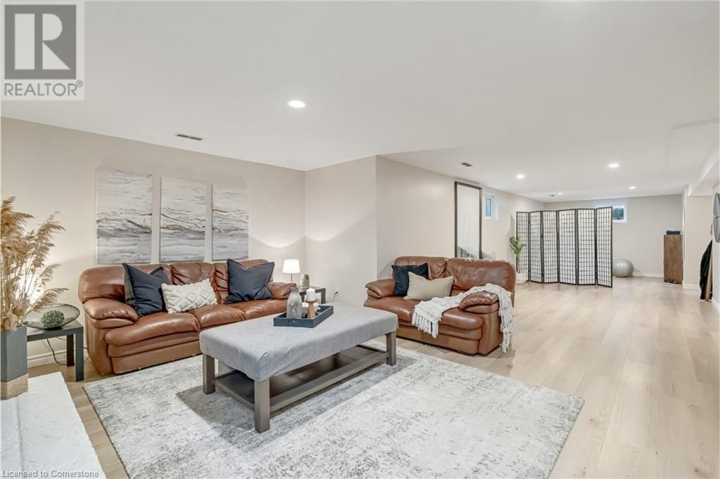 1351 BRYANSTON COURT Image 35
