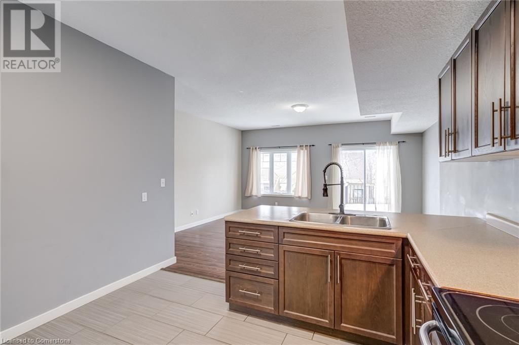 447 STIRLING AVENUE SOUTH Image 11