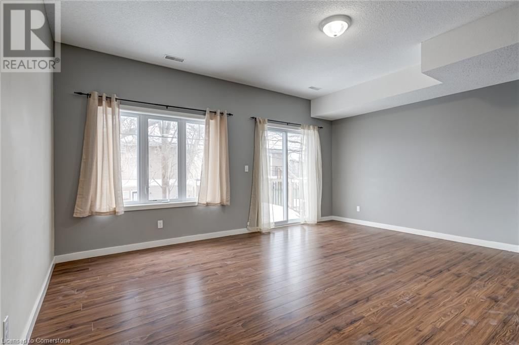 447 STIRLING AVENUE SOUTH Image 12