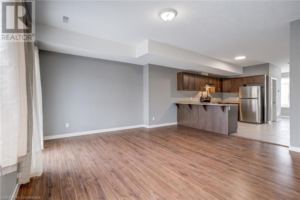 447 STIRLING AVENUE SOUTH Image 13