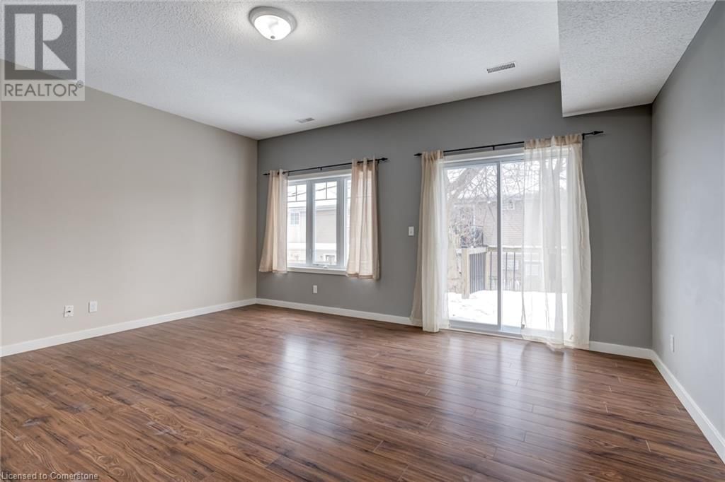 447 STIRLING AVENUE SOUTH Image 14