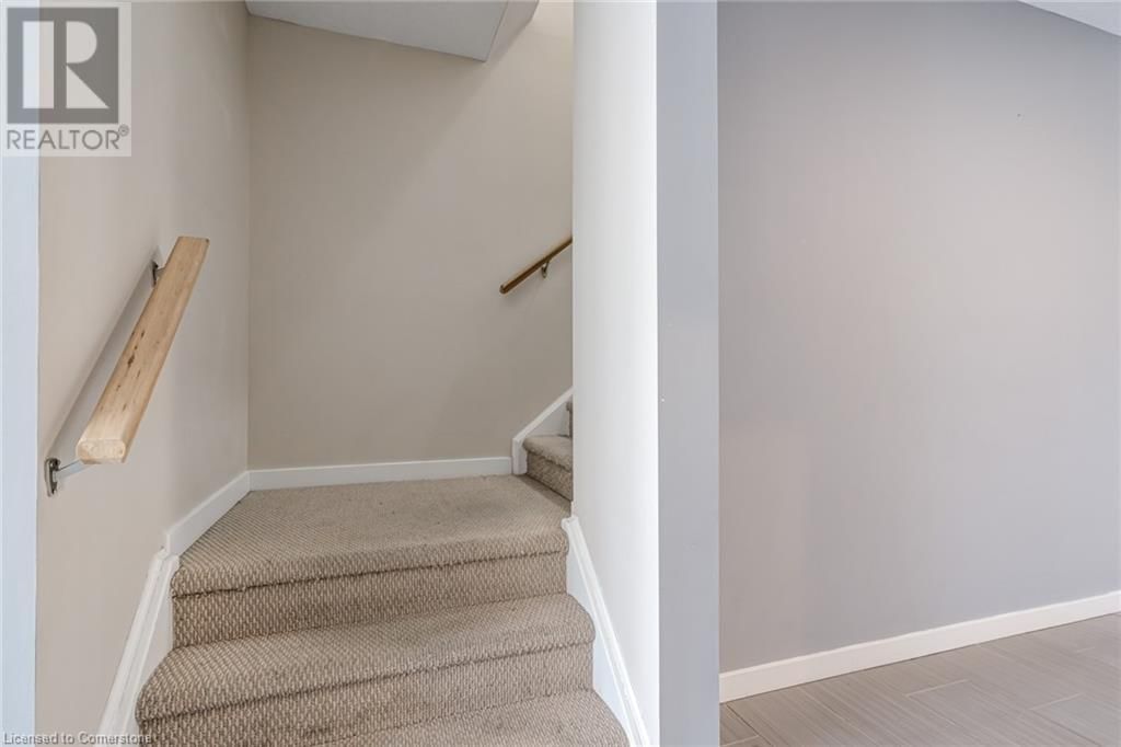 447 STIRLING AVENUE SOUTH Image 17