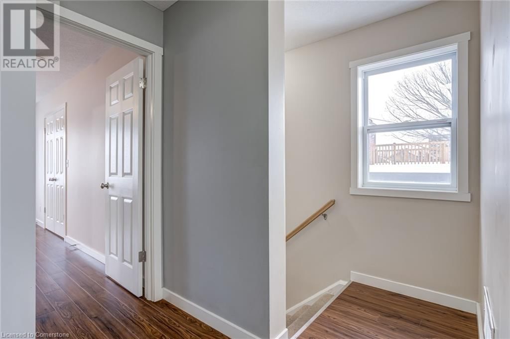 447 STIRLING AVENUE SOUTH Image 18