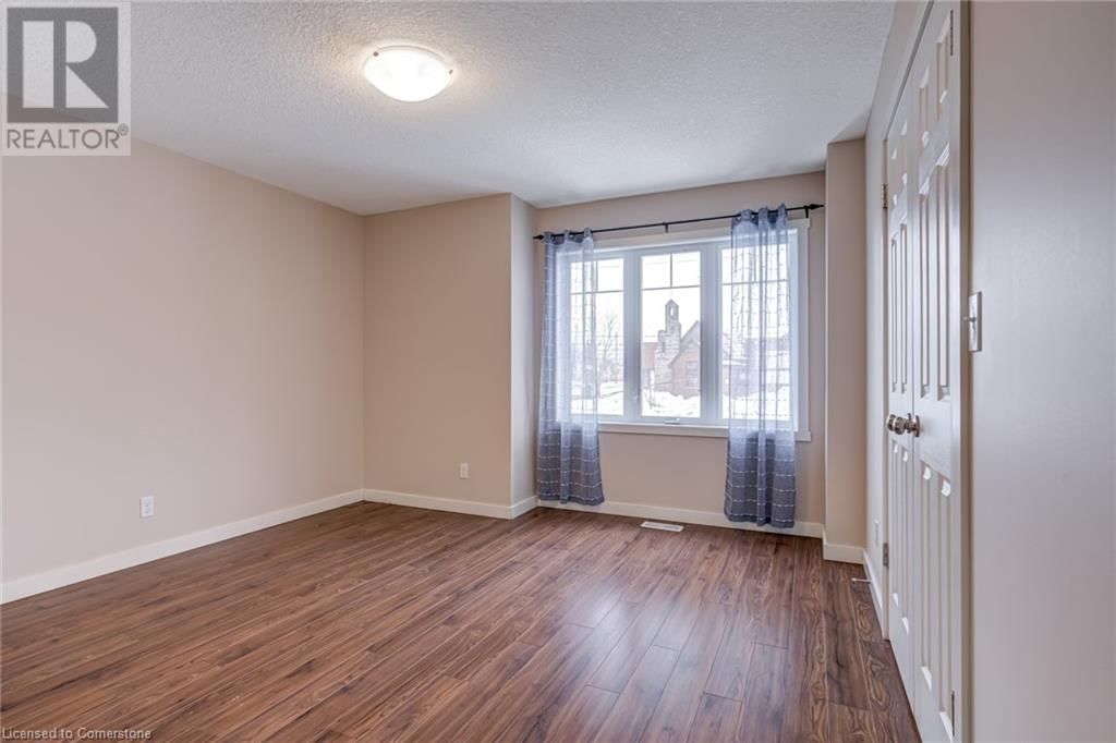 447 STIRLING AVENUE SOUTH Image 21