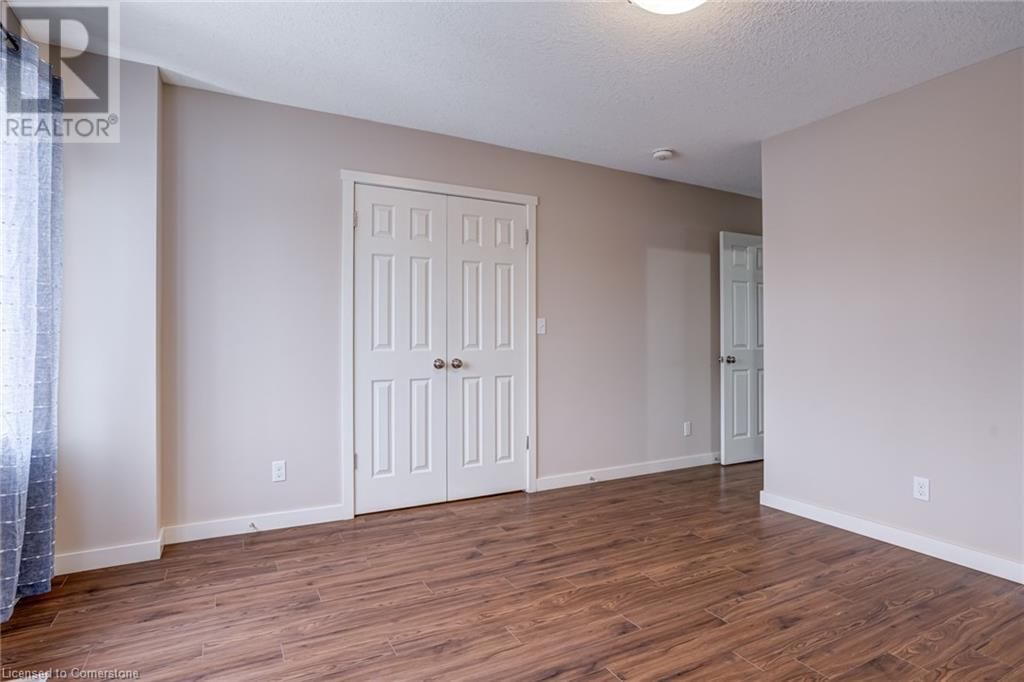 447 STIRLING AVENUE SOUTH Image 23