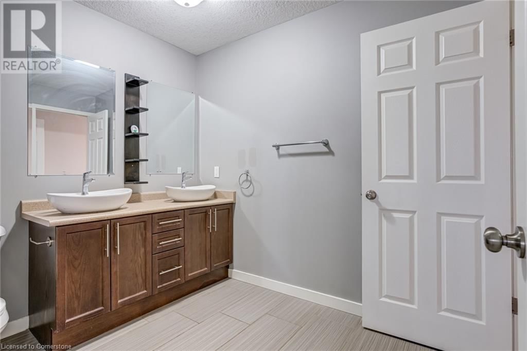 447 STIRLING AVENUE SOUTH Image 26