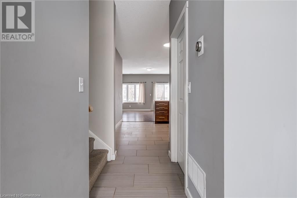 447 STIRLING AVENUE SOUTH Image 6
