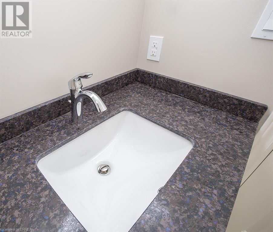 355 WELLINGTON STREET Image 12