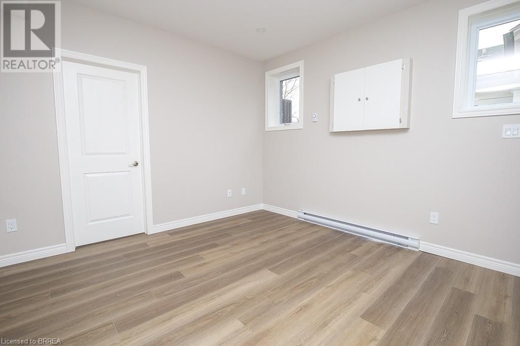 355 WELLINGTON STREET Image 15