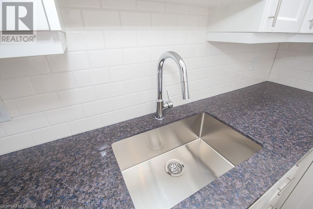 355 WELLINGTON STREET Image 21