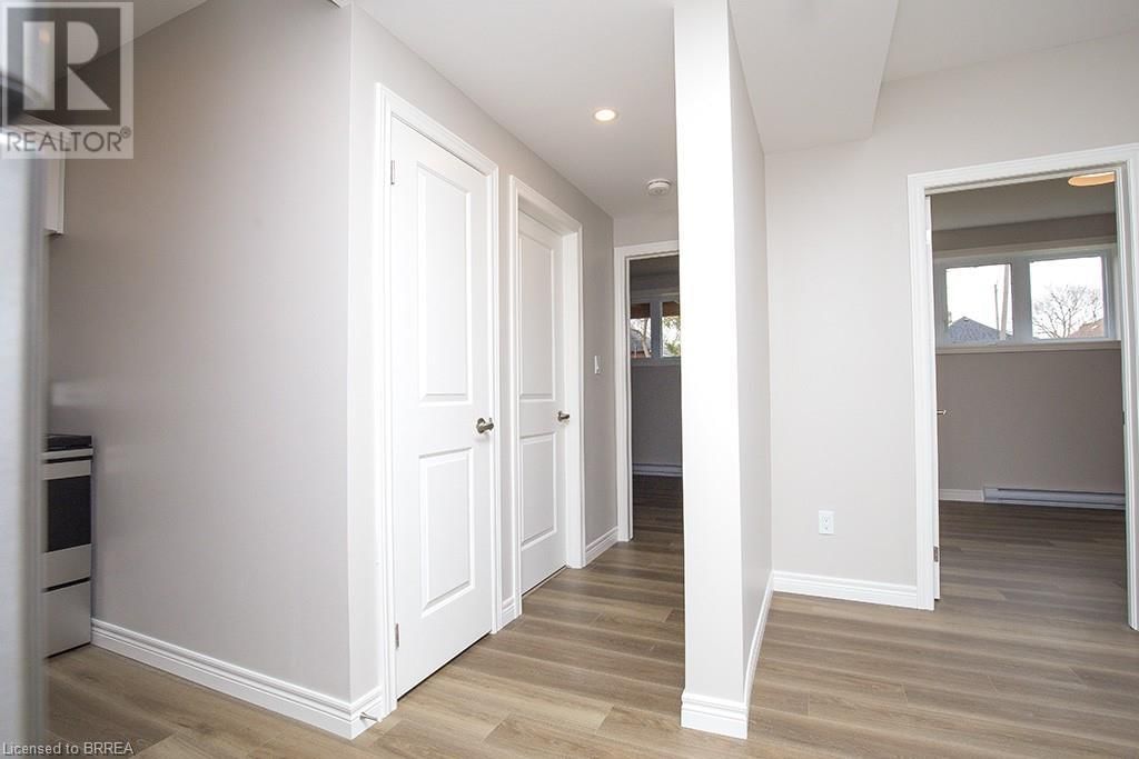 355 WELLINGTON STREET Image 22