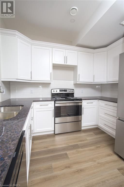 355 WELLINGTON STREET Image 35