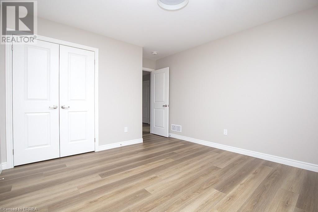 355 WELLINGTON STREET Image 41