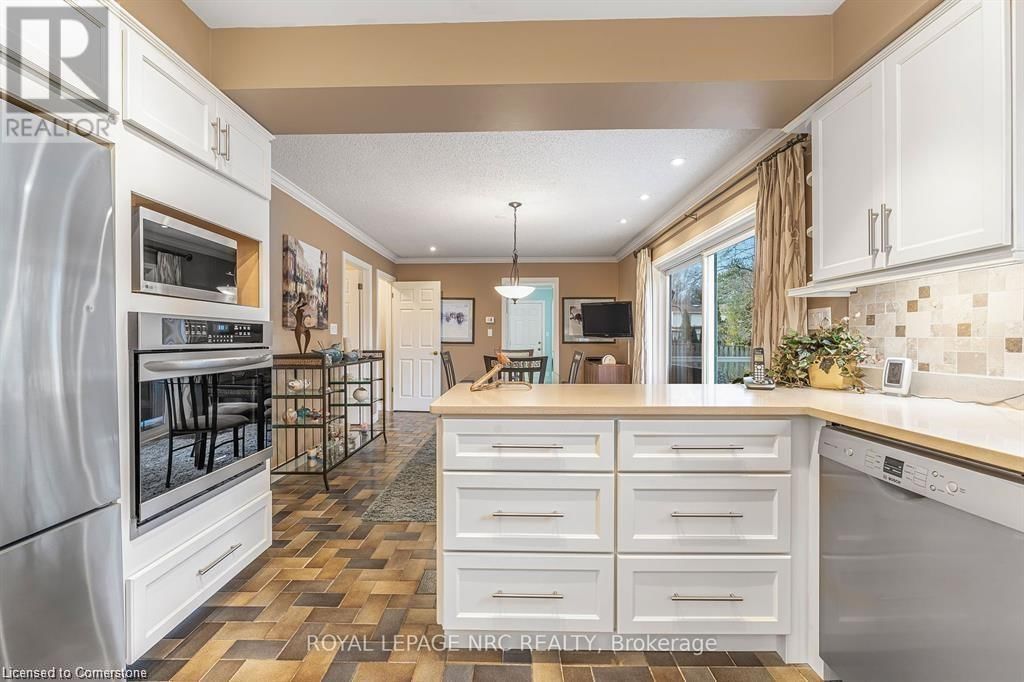 38 COLONEL BUTLER CRESCENT Image 15