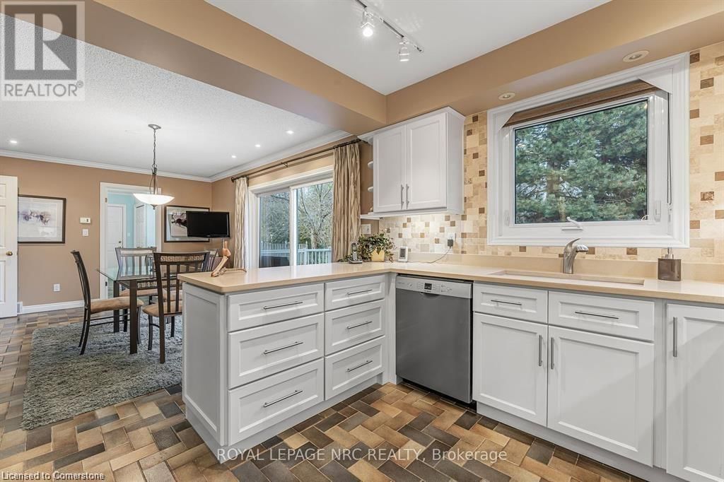 38 COLONEL BUTLER CRESCENT Image 18
