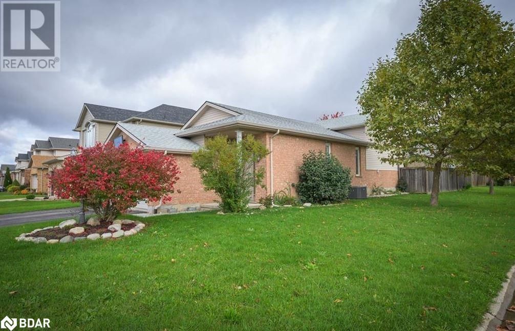 1751 BAYSWATER CRESCENT Image 2