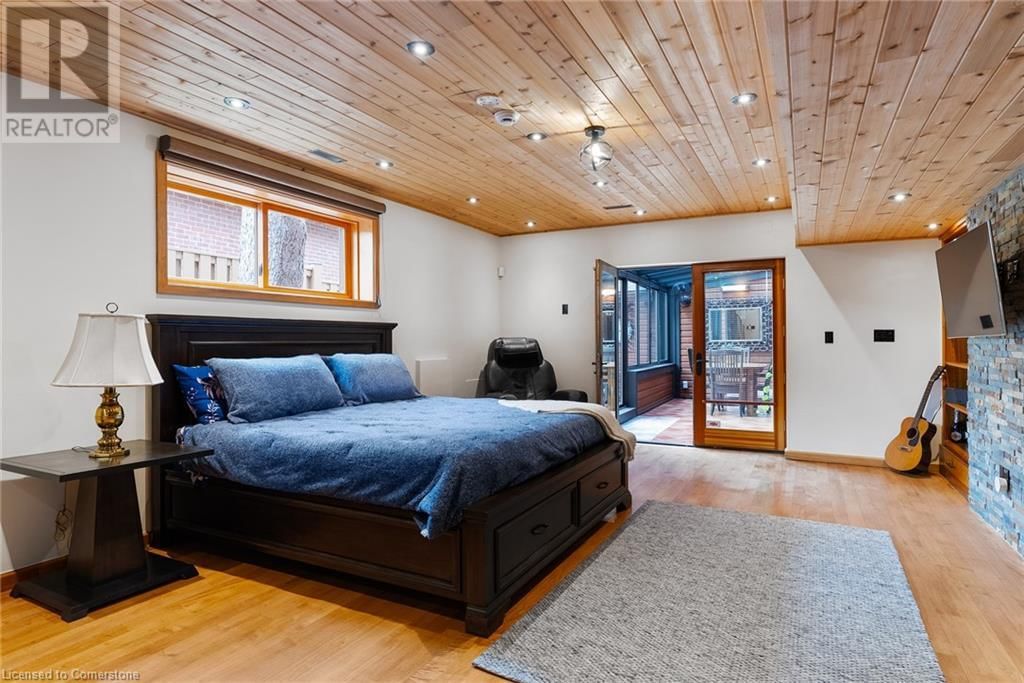 1194 STIRLING DRIVE Image 30