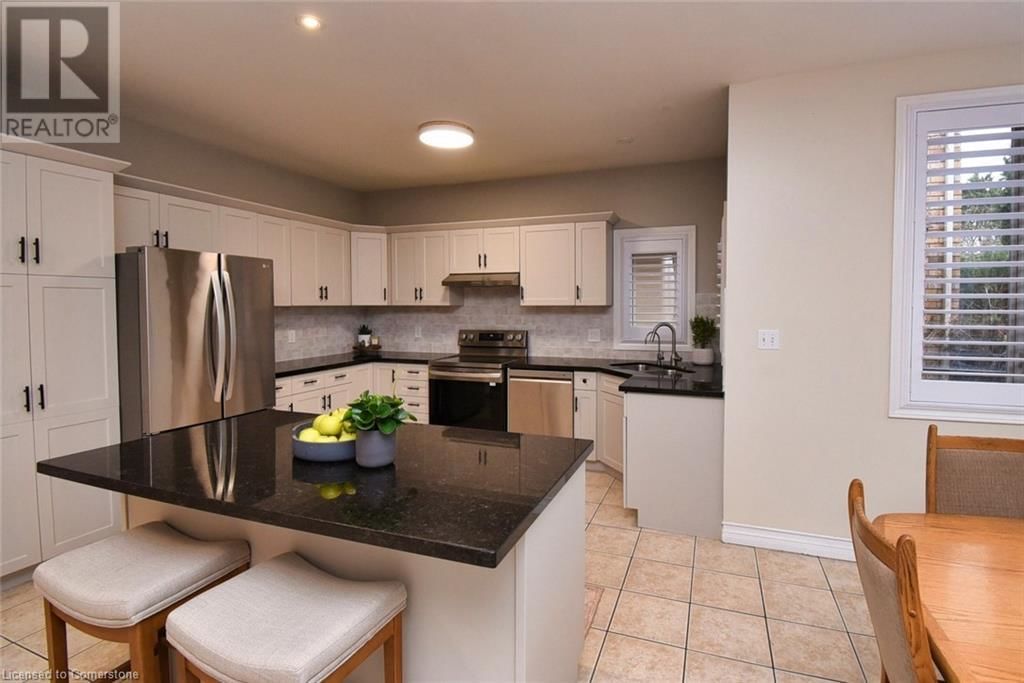 47 SURREY DRIVE Image 12