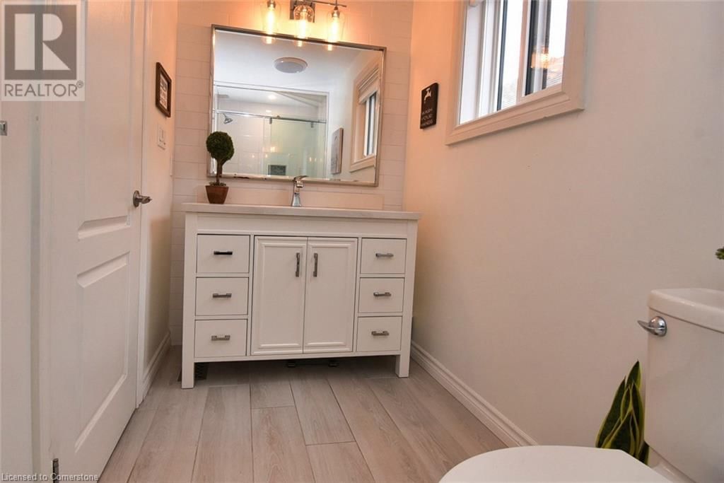 47 SURREY DRIVE Image 36