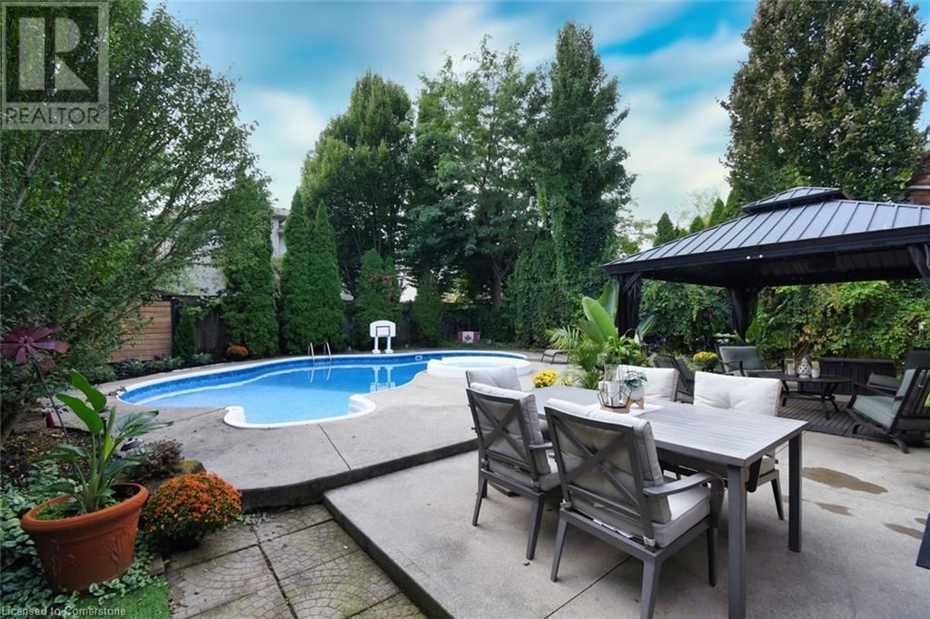47 SURREY DRIVE Image 44