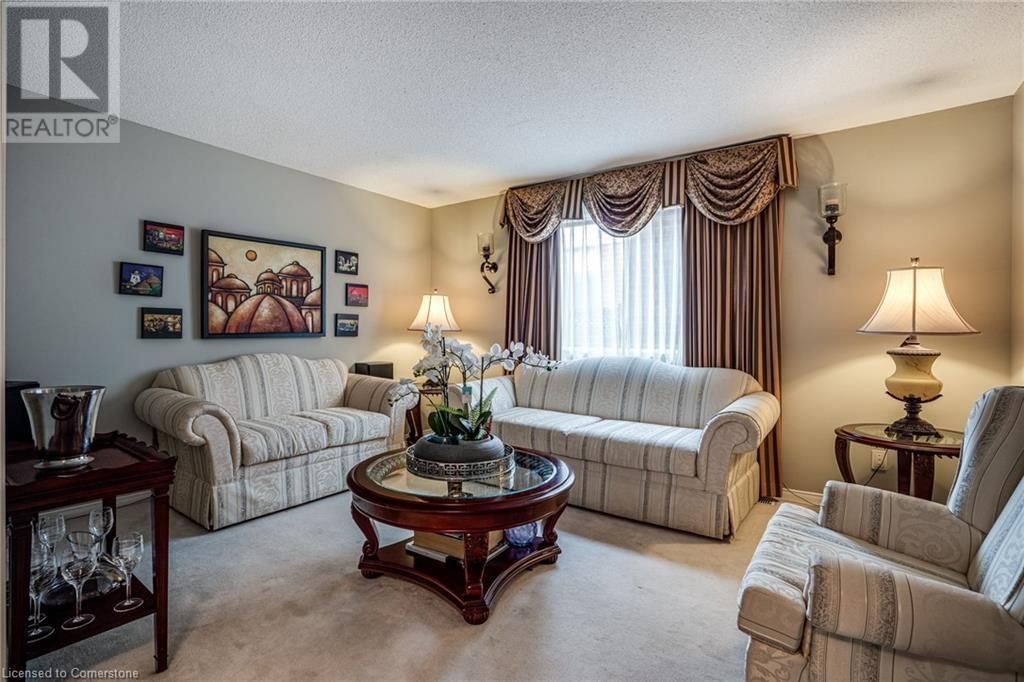 19 CLAUDETTE GATE Image 10