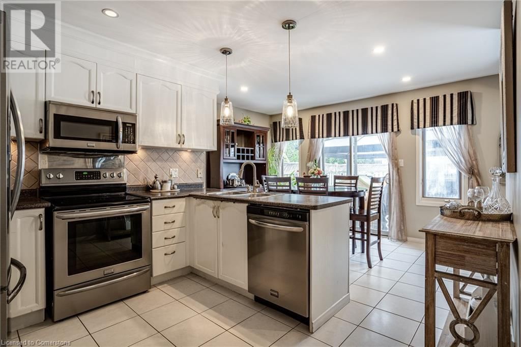 19 CLAUDETTE GATE Image 11