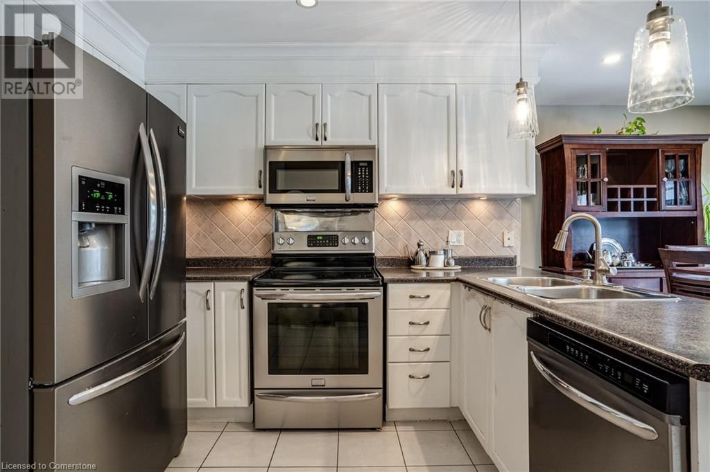 19 CLAUDETTE GATE Image 12