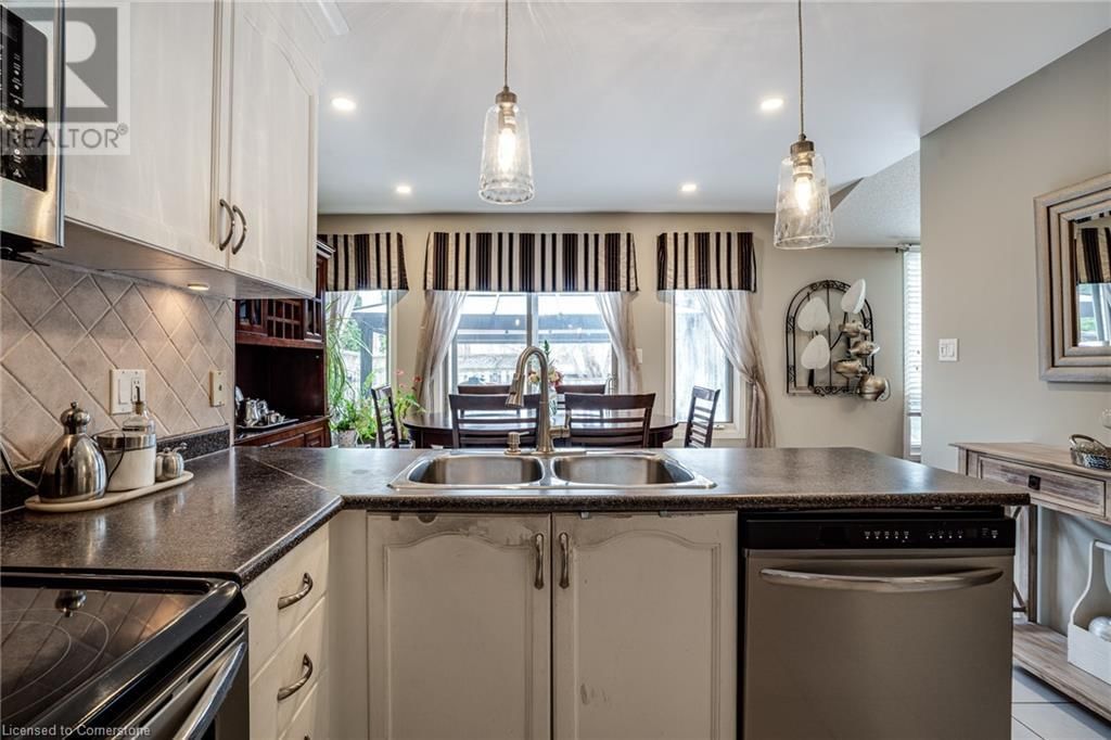 19 CLAUDETTE GATE Image 13