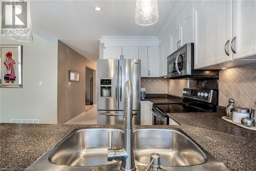 19 CLAUDETTE GATE Image 14