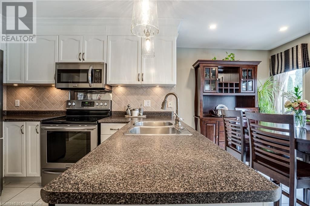 19 CLAUDETTE GATE Image 15