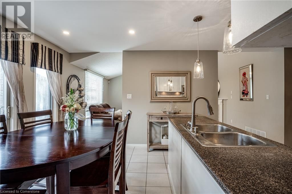 19 CLAUDETTE GATE Image 16