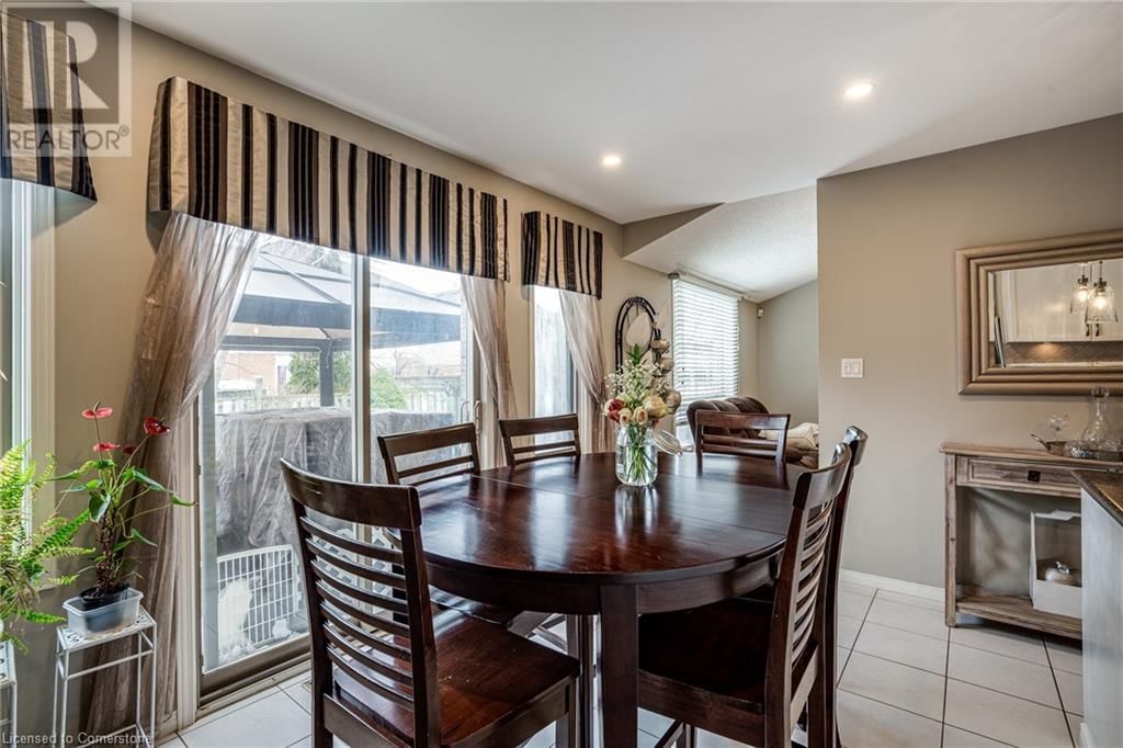 19 CLAUDETTE GATE Image 17