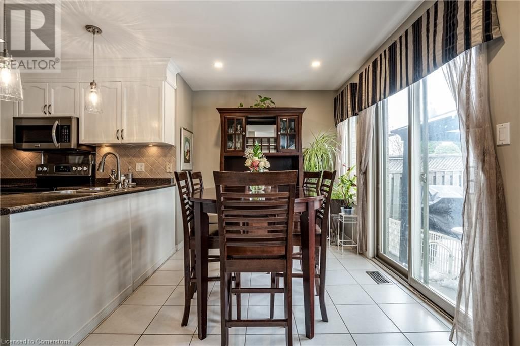 19 CLAUDETTE GATE Image 18