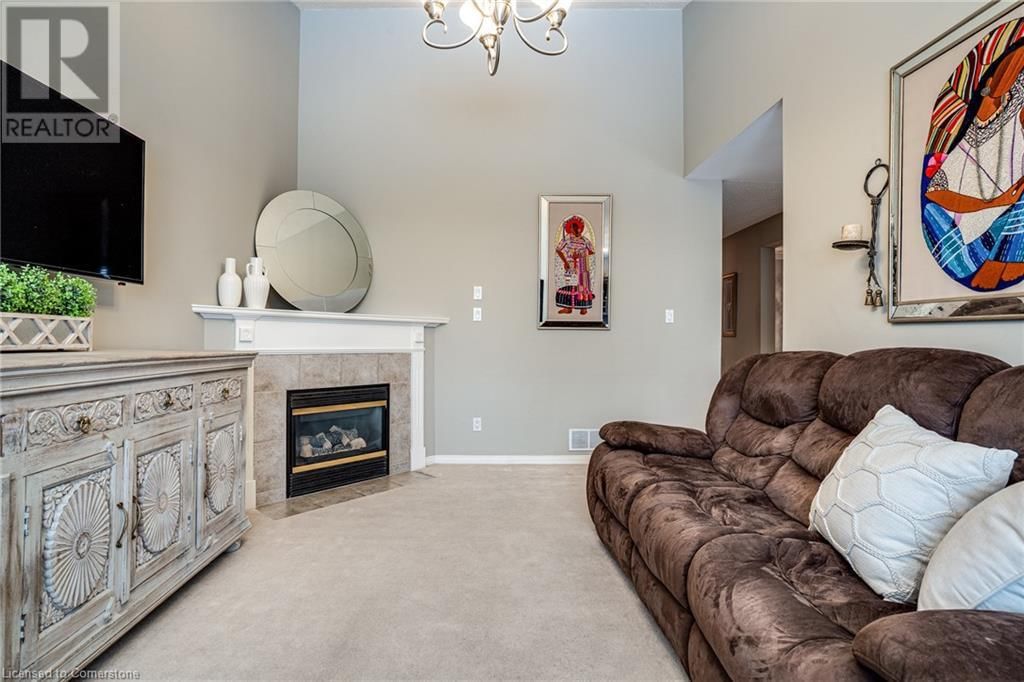 19 CLAUDETTE GATE Image 19