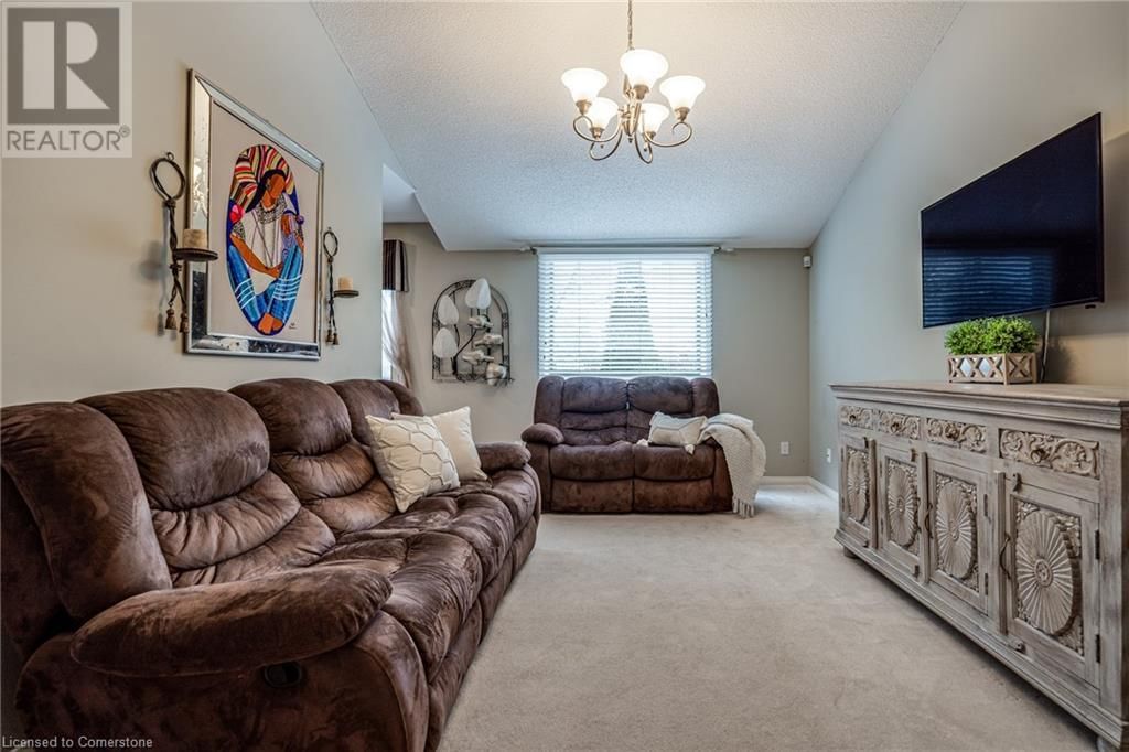 19 CLAUDETTE GATE Image 20